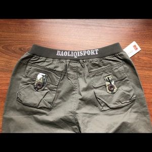 NWT Baoliqi Sport Cargo Camo Capri Pants
